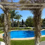 Contemporary Apartment Across Marbella Club Hotel