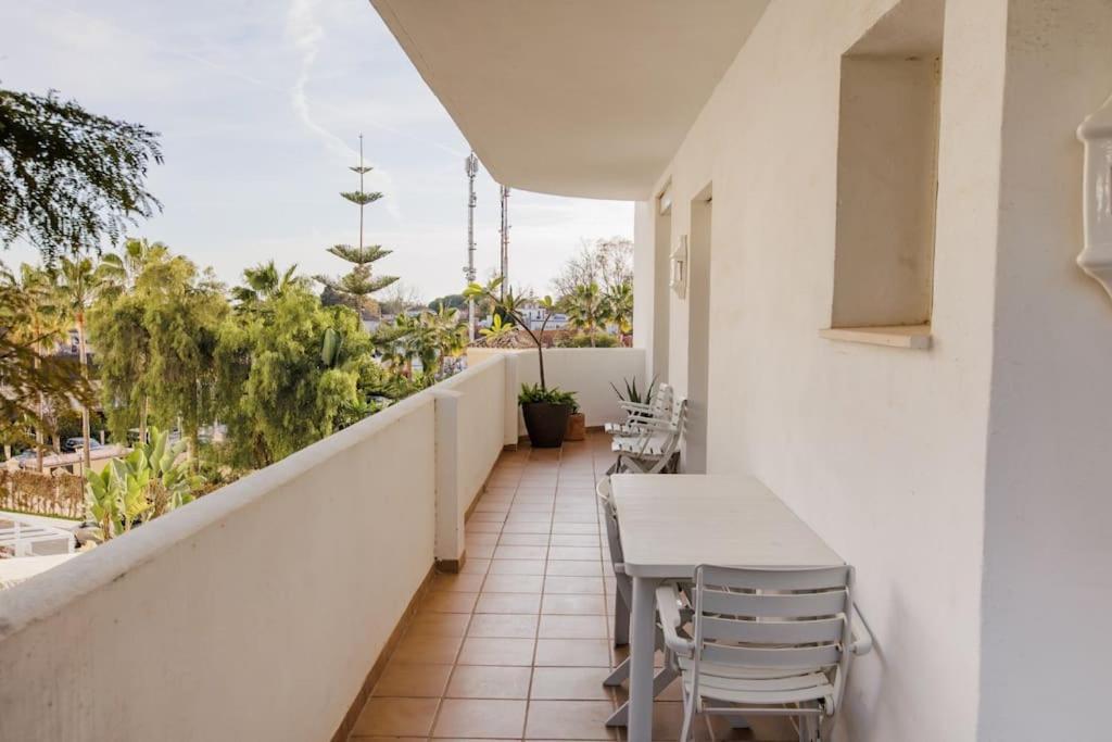 Contemporary Across Club Lägenhet Marbella
